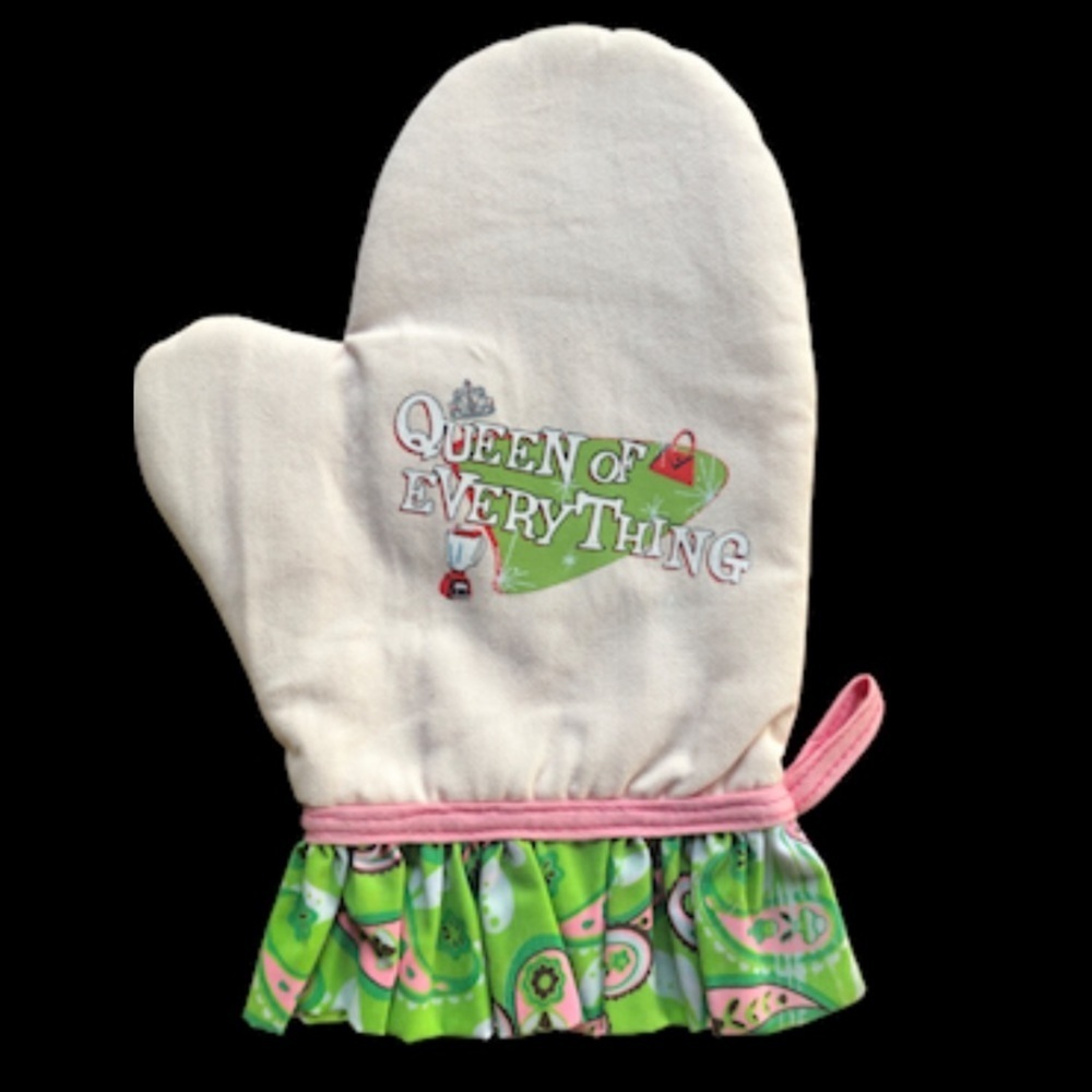 NWT Lillian Rose Queen of everything Oven Mitt